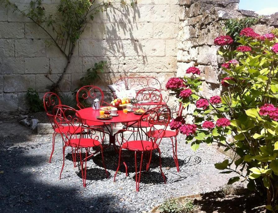 Vila L'Escale Troglo Au Bord De La Loire Souzay-Champigny Exteriér fotografie