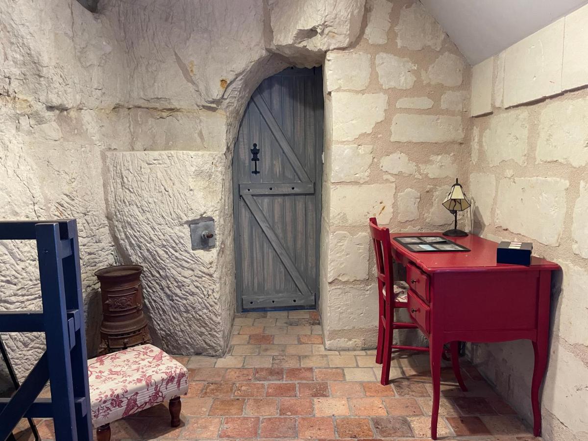 Vila L'Escale Troglo Au Bord De La Loire Souzay-Champigny Exteriér fotografie